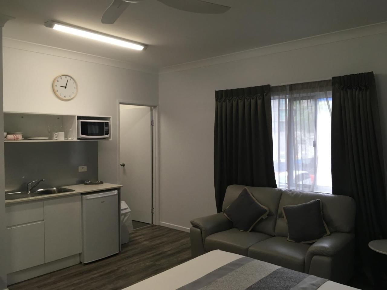 Escape On Lake Cairns Bagian luar foto